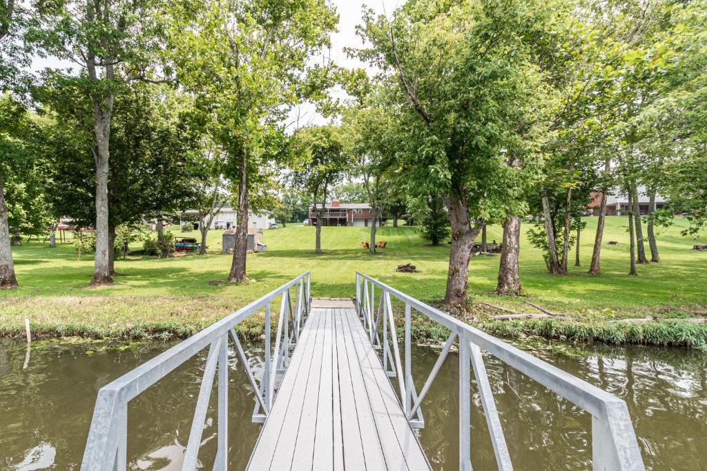 Gallatin House | Lakefront Home Firepit & Deck