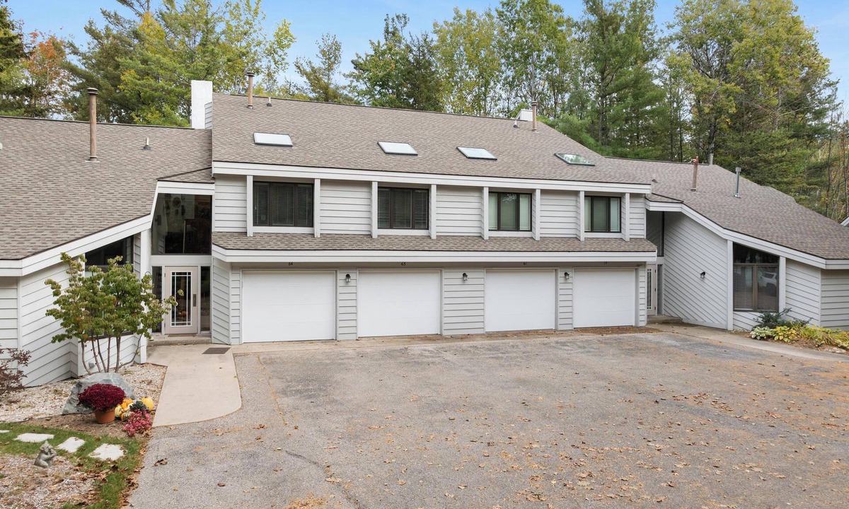 Petoskey Condo | Lakeside Club - 1 Bedroom, 1 bathroom Condo Lake Access