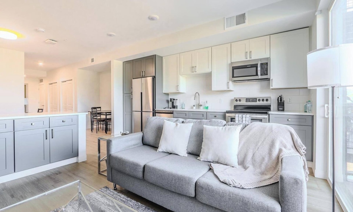 Ithaca Apartment | Landing | Modern Studio, Gym