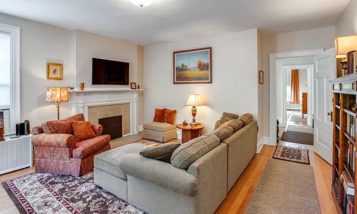 East Avenue Apartment | Light-Filled Spacious 1 Bedroom