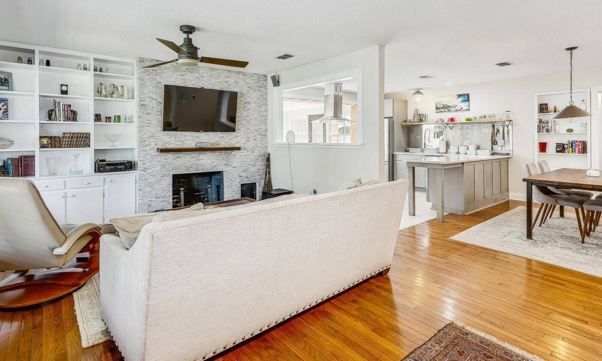 East Hill House | Lloyd Land, a Restored 1940s East Hill Home.