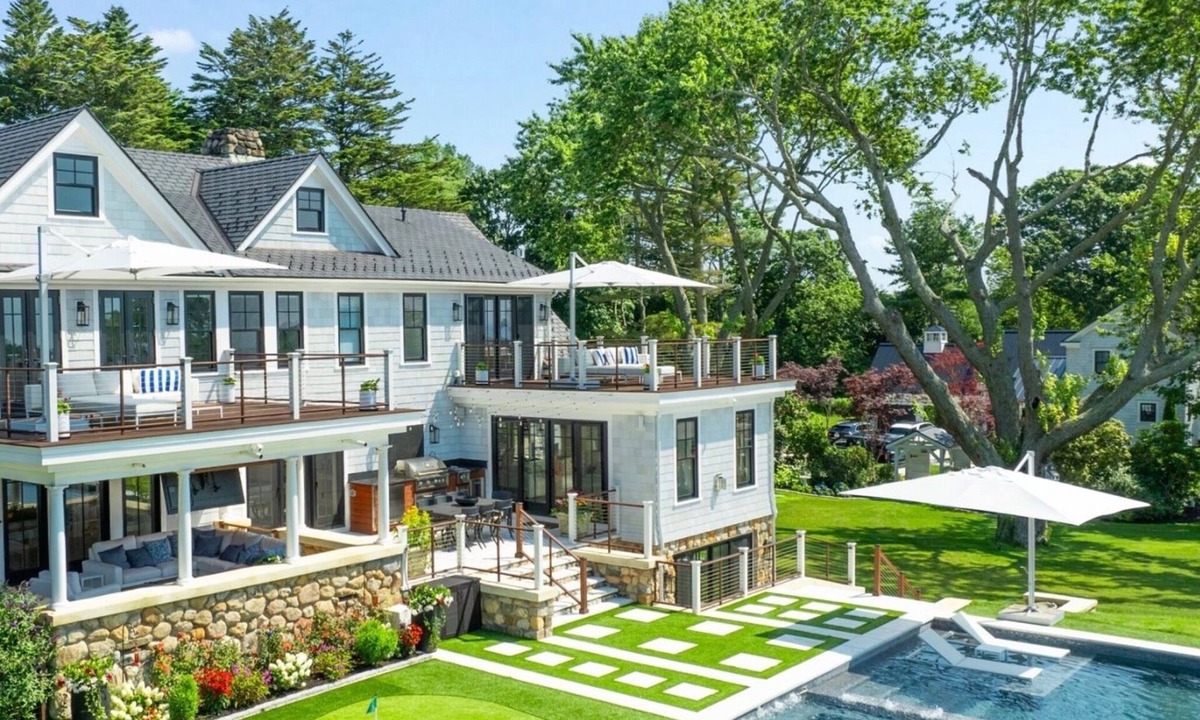Watch Hill Villa | Luxurious expansive villa in prestigious Watch Hill set on 5 acres