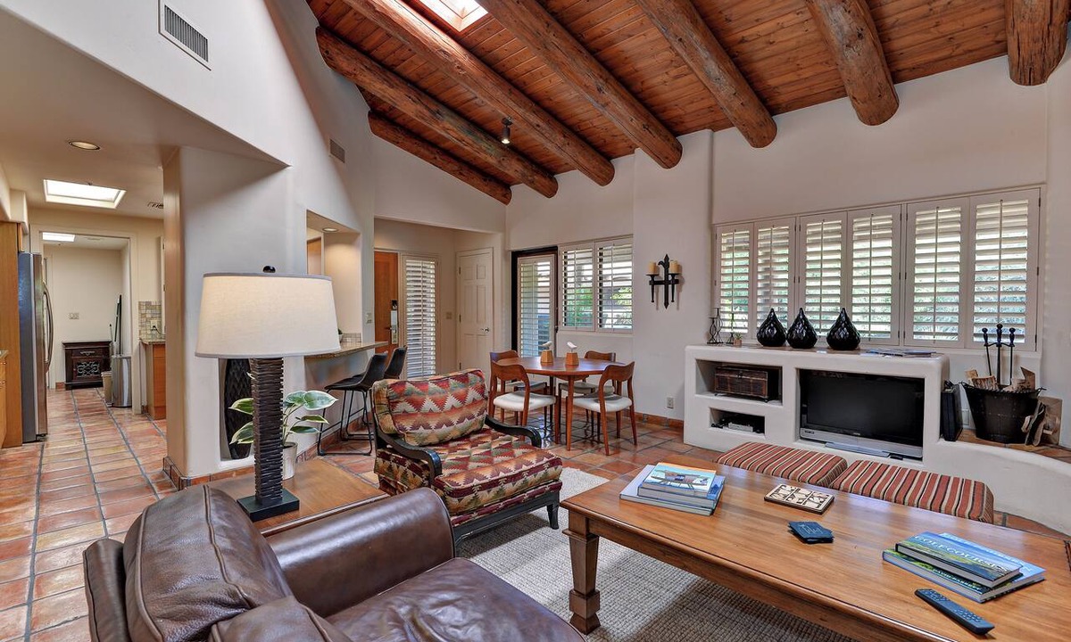 Pinnacle Peak House | Luxurious villa with golf, hot tub & pool.