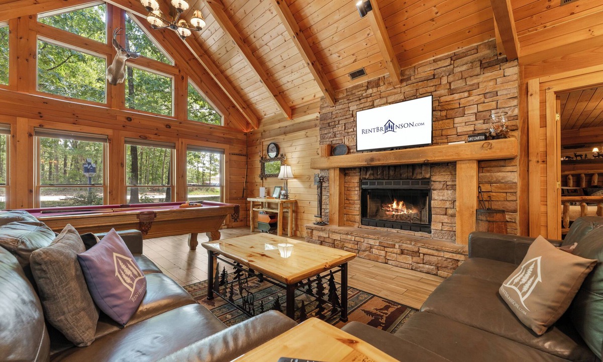 Ridgedale Cabin | Luxury Log Cabin Near Thunder Ridge Pvt Fenced Yard & HotTub Billiards EV Car Charger Free Tickets