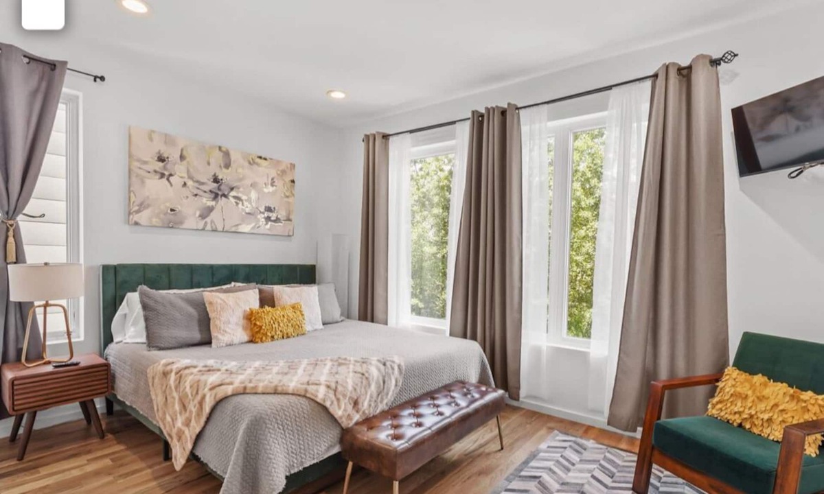 East Ridge House | Luxury Modern, Down Town Retreat, Pet Friendly