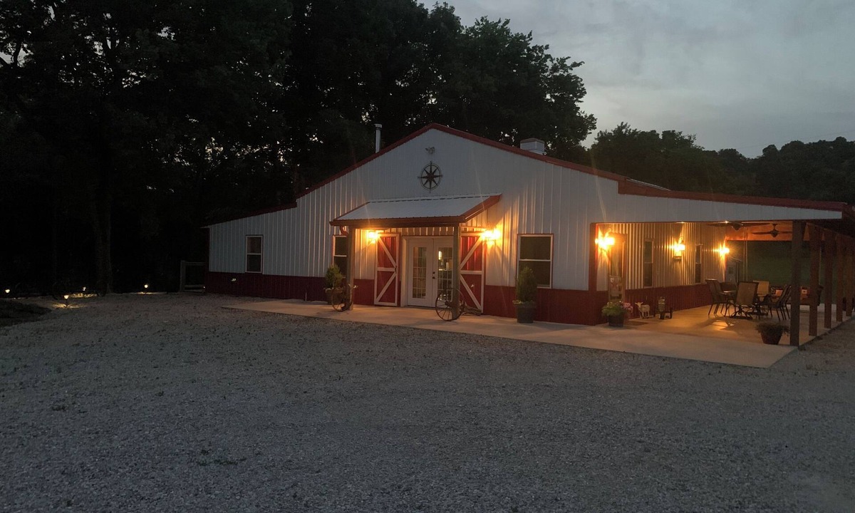 Saint Francis House | Maker’s Mark Walkable Stay, Wagon Wheel Barndominium