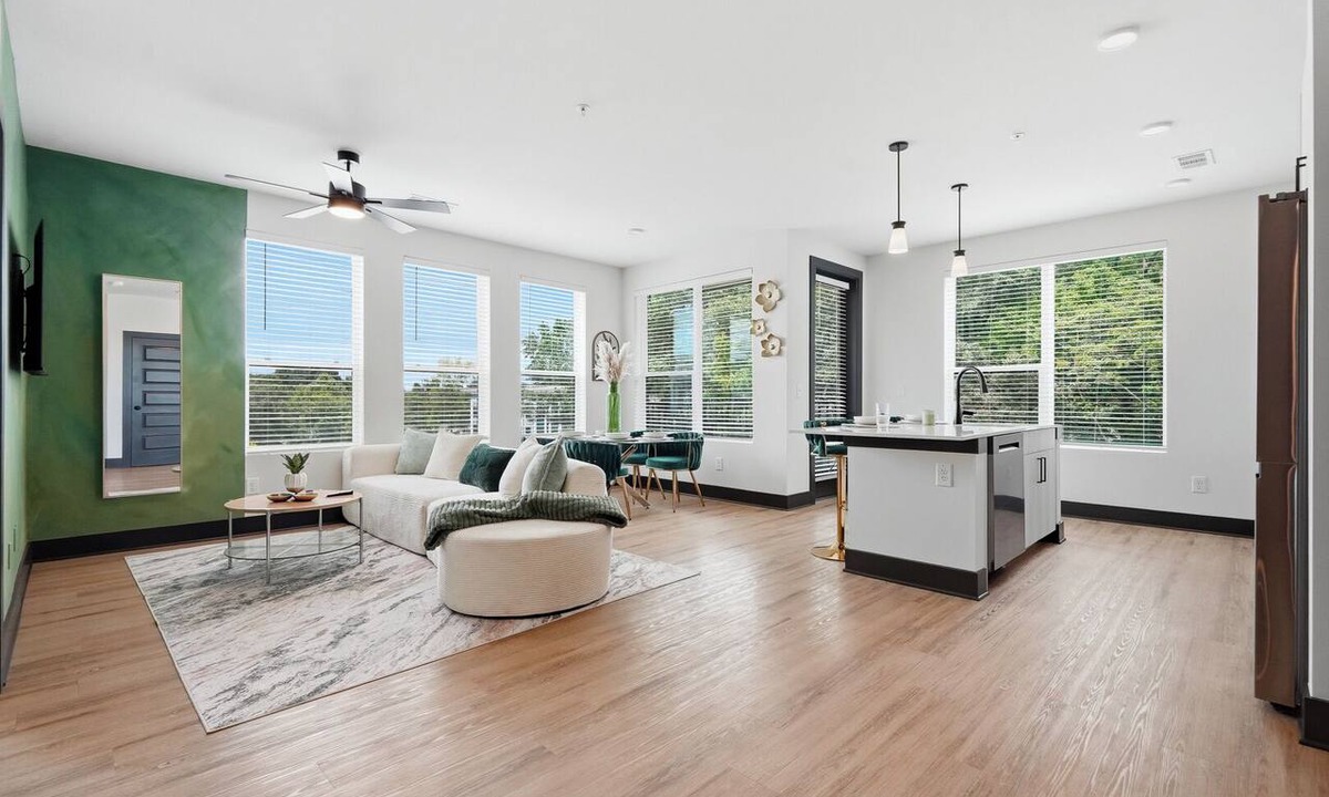 East Side Condo | Modern Emerald Oasis Stylish Decatur Getaway