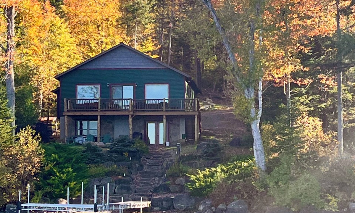 Speculator House | Modern Lakefront Cabin w/Fireplace and Stunning View of Oak Mountain Skiing