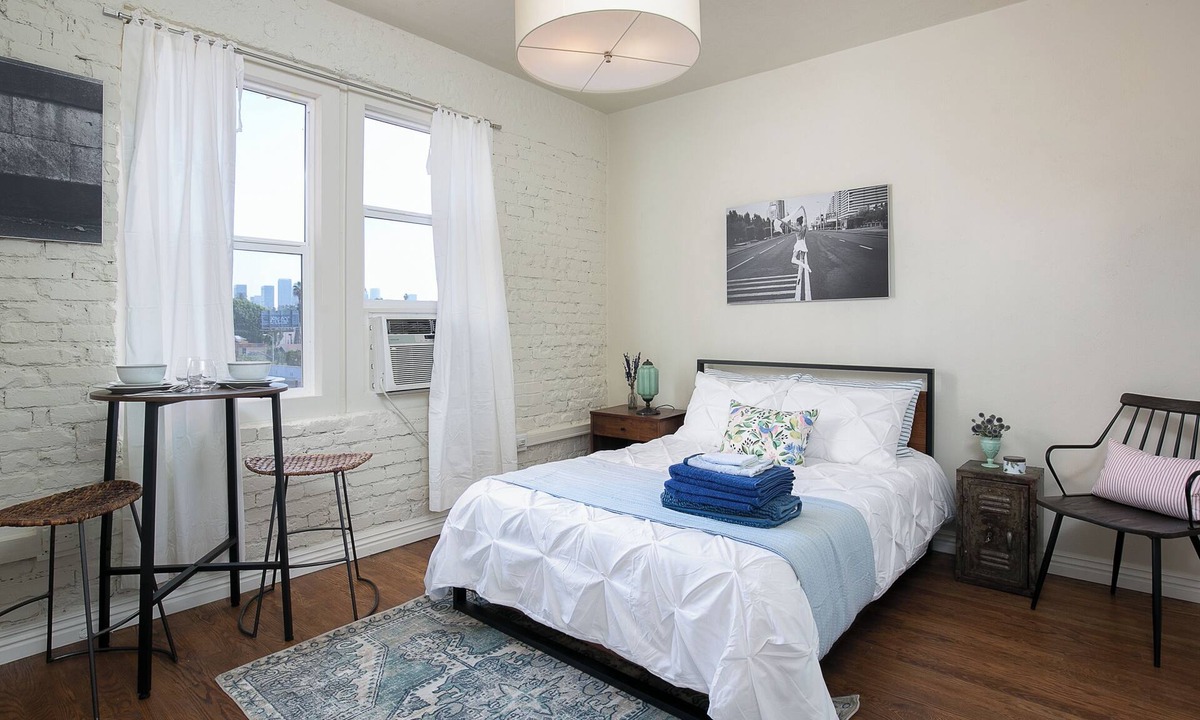 Westlake Hotel | Modern Studio for 2 Near Downtown Los Angeles