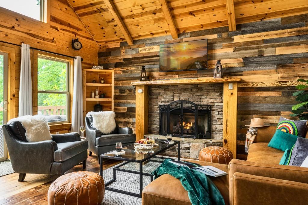 Chalet Village North Ski Chalet | Mountainside - New Luxury Cabin-Fire Table-Hot Tub-3 Pools-PS5-Bears