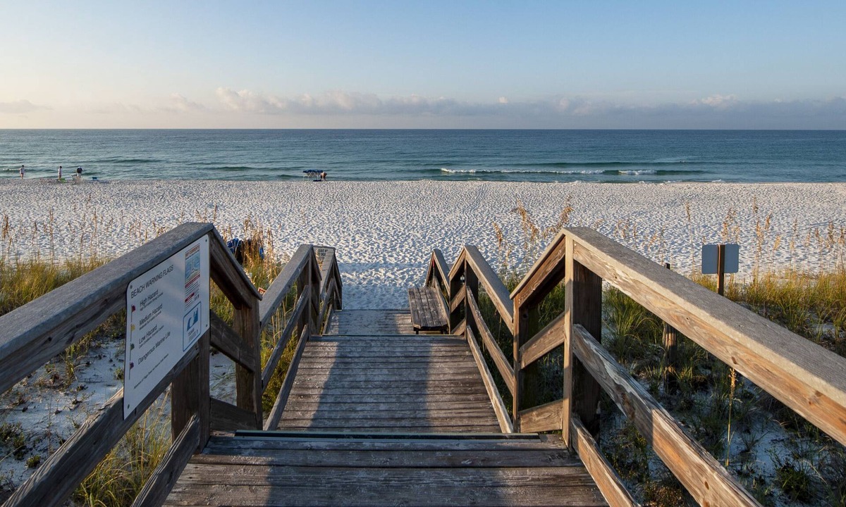 Navarre Beach Condo | Navarre Manor: Steps from the beach!