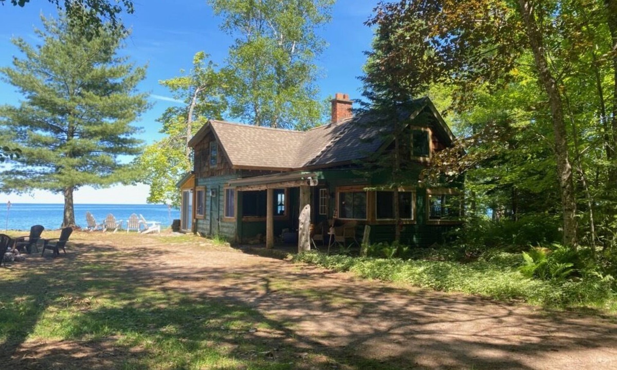 Au Train Cottage | Near Munising.and and Snowmobile trails