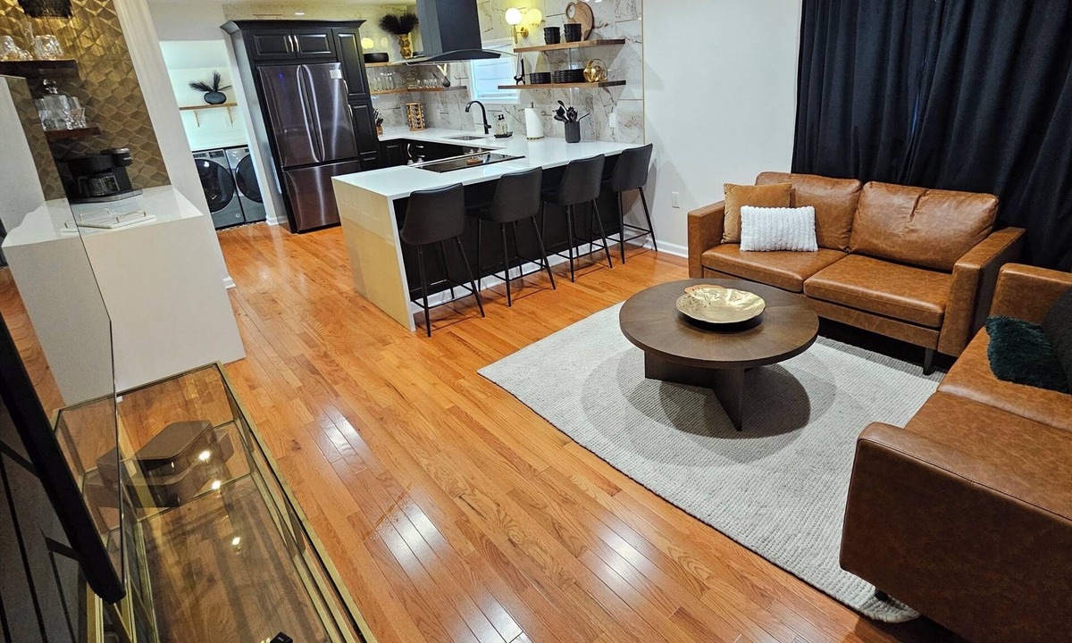 Taylor House | New! 2BD-Home with FAST Wi-Fi & FREE Parking!