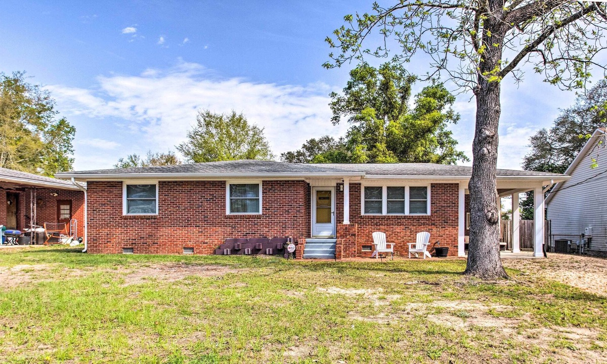 East Pensacola Heights House | NEW! Cozy Pensacola Home w/ Yard: 3 Mi to Downtown