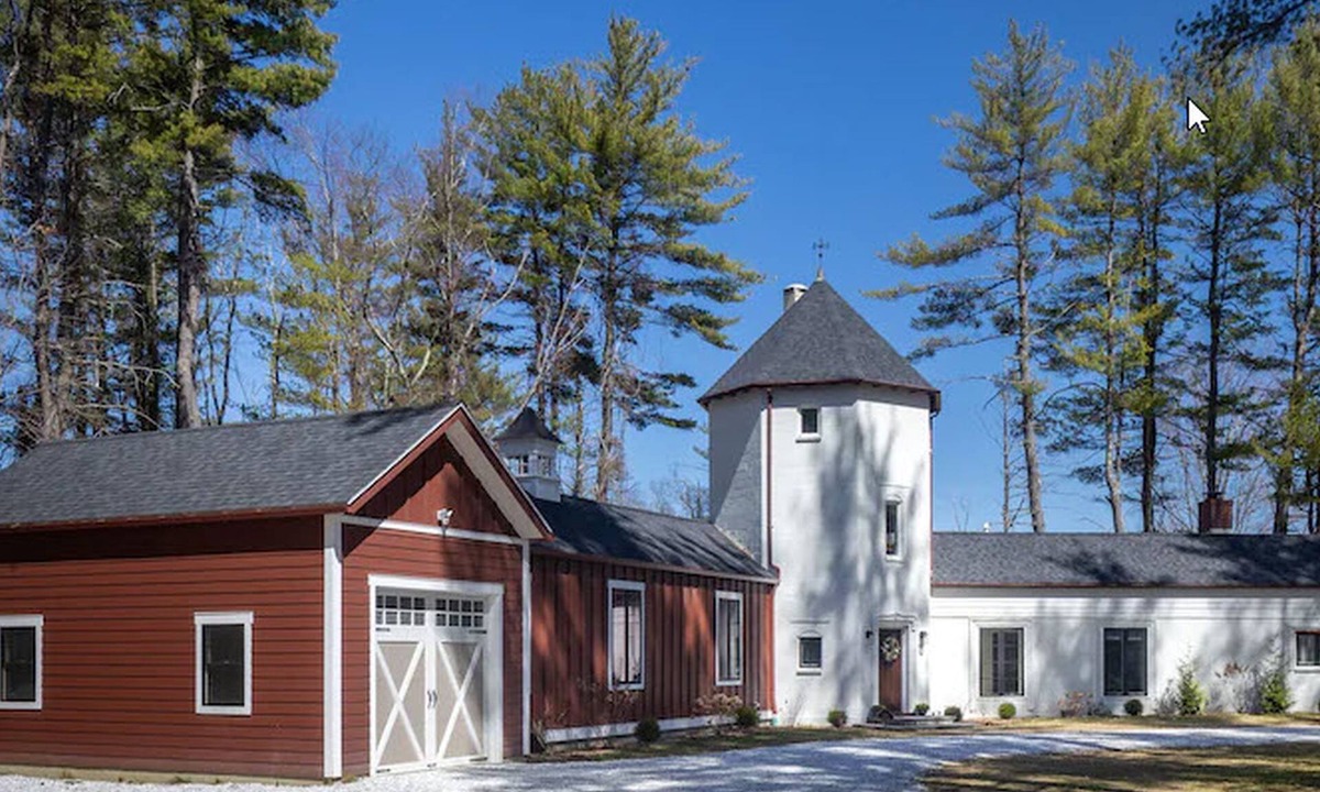 Great Barrington House | NEWLY REMODELED 3 BEDROOM COUNTRY CASTLE