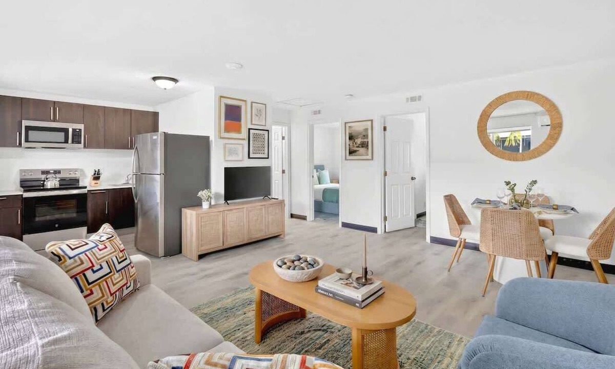 Poinciana Park Apartment | Newly Renovated 2BR Near Beach, Airport & Las Olas