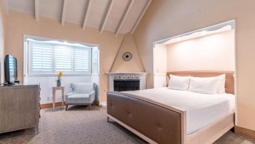 Golden Rectangle Hotel | Normandy Inn
