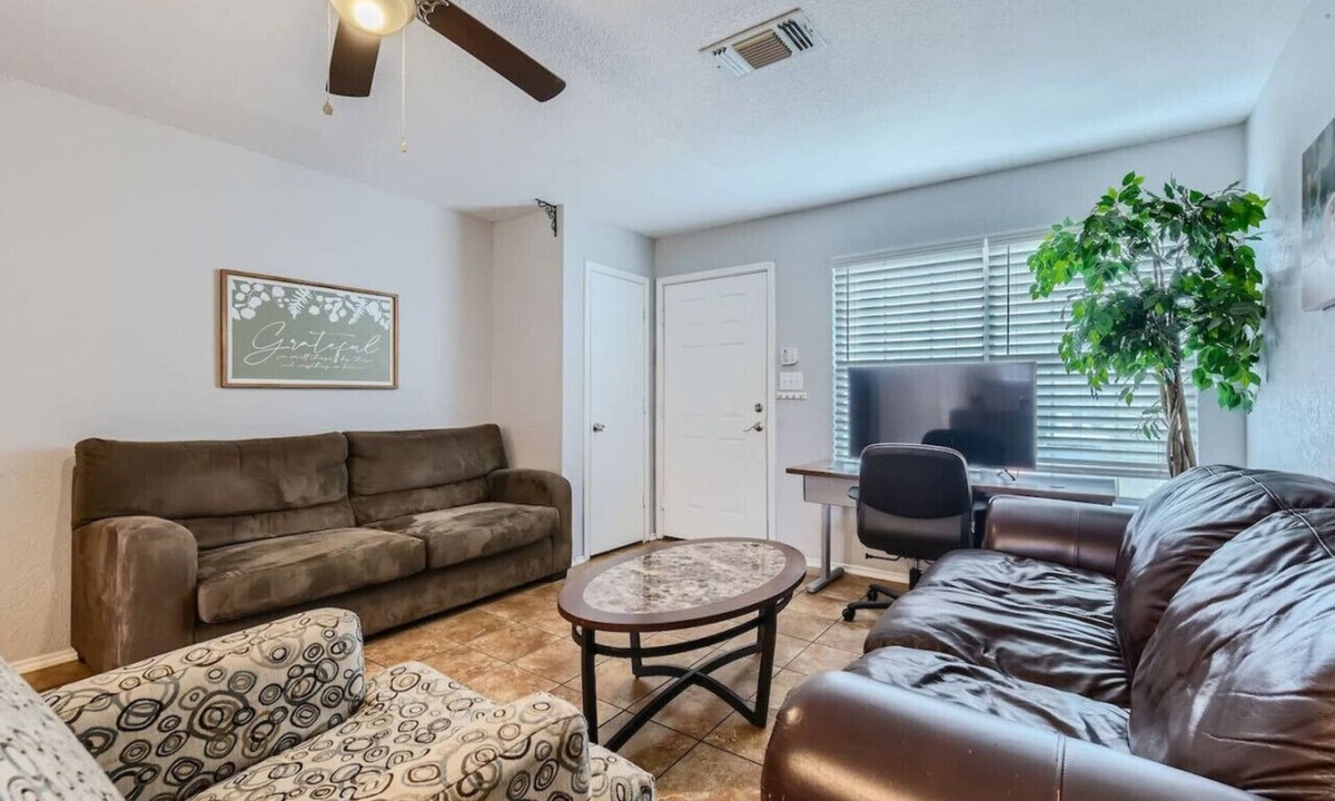 Heritage Villa | NW SA Lackland AFB/Sea World minutes away