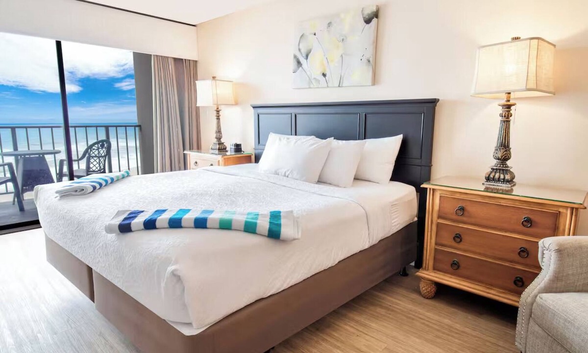 Litchfield by the Sea Hotel | Oceanfront Escape at Litchfield Beach | Pool & Beach Access