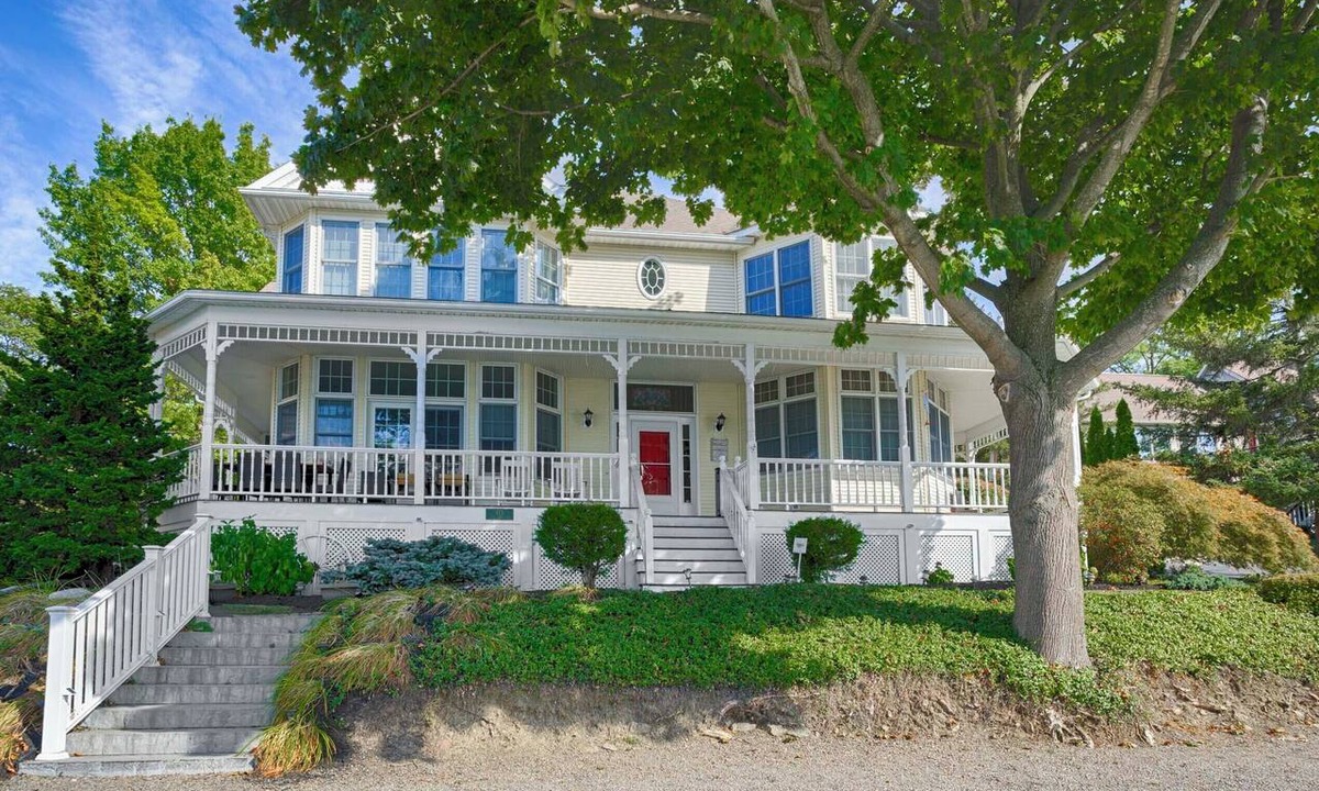 Town of Milo House | Our Happy Retreat: "Finger Lakes Reunions on Keuka Lake! Pet Friendly + Hot Tub!"