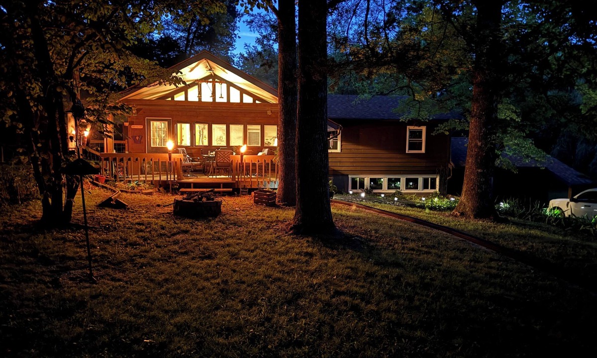 Wolf Creek House | Owl's Nest is a perfect getaway in the woods with lakes nearby. Pet friendly!