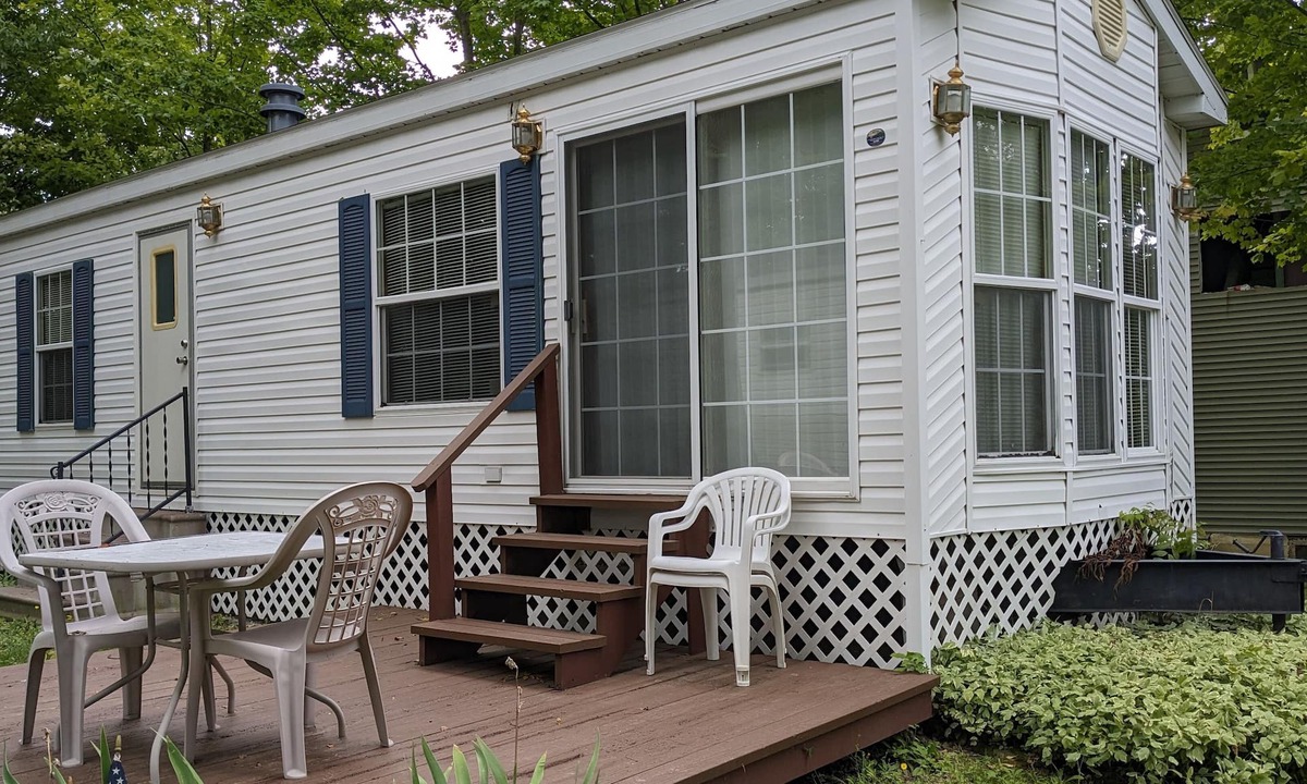 Perry House | Park model unit #1 for rent by Silver Lake NY