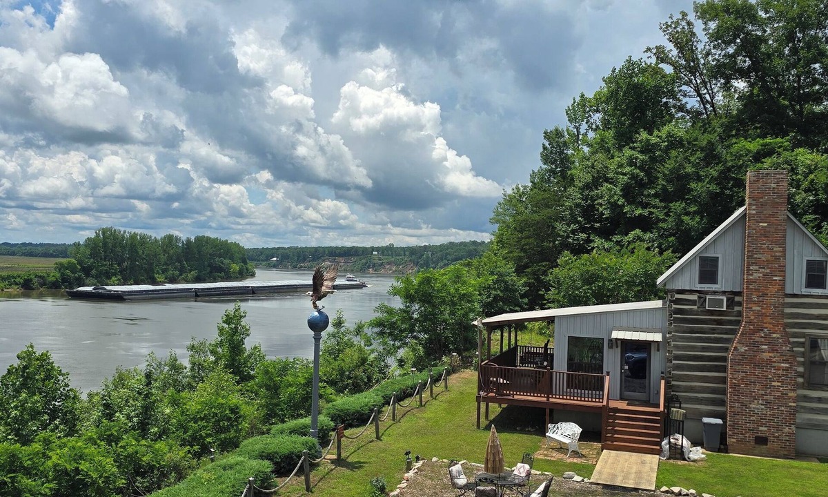 Morris Chapel Cabin | Peaceful log cabin on Tennessee River! Pet friendly, close to historical sites.