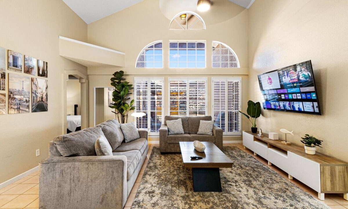 El Paso House | Peaceful West: 4BR Dusk Haven