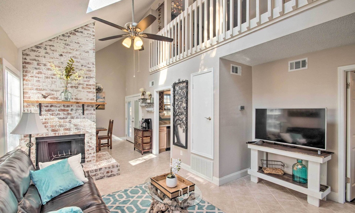 Northeast Pensacola Cottage | Pet-friendly A-frame Retreat Near Dtwn + Beaches!
