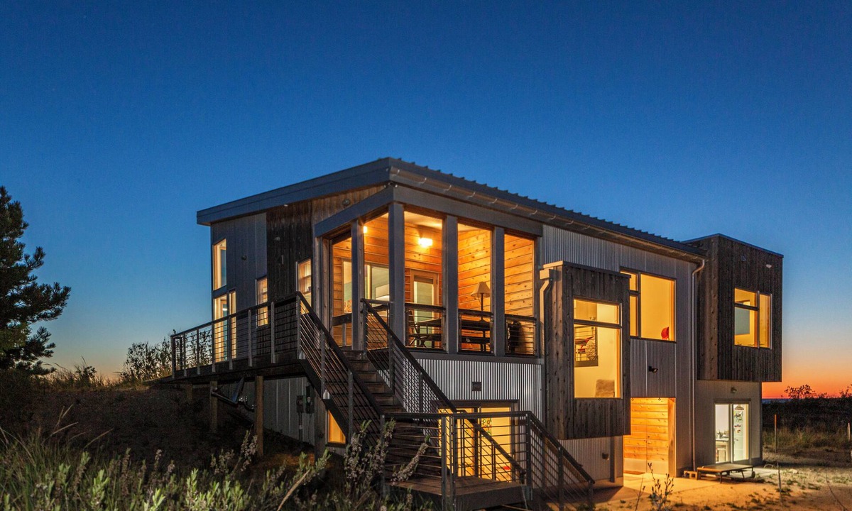 Northport House | Pet-friendly, Waterfront Art Retreat, Private Beach