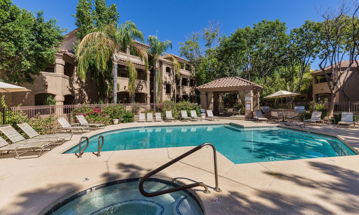 North Scottsdale Condo | Poolside Condo - Prime North Scottsdale - Walk To Shops, Dining And Trails