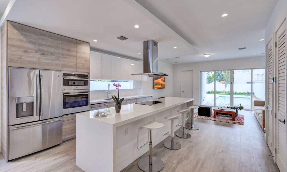 Coral Way House | Poolside Sanctuary 4B 4B heated pool ,Jacuzzi 1Gb internet.