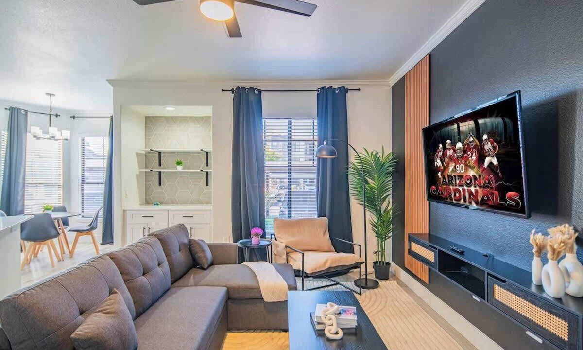 Glendale Sports and Entertainment District Apartment | Prime Location | Balcony, Pool, Gym, Parking, W/D