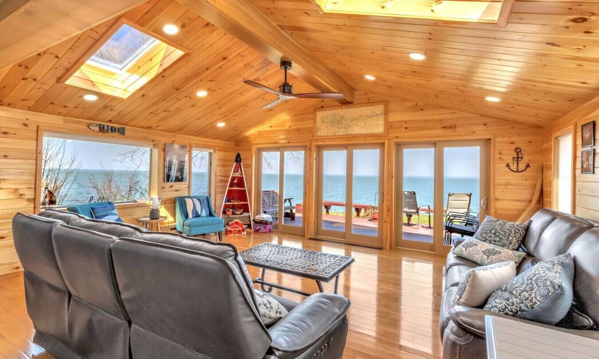 Youngstown Cottage | Private Lakefront Cottage Retreat near Niagara