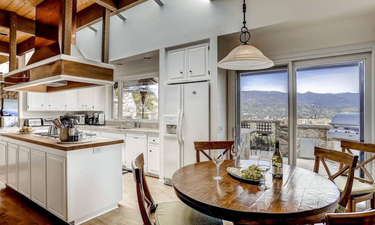 Alta Mesa House | Private Luxury Mira Vista Retreat | City View, Hot Tub, Garden