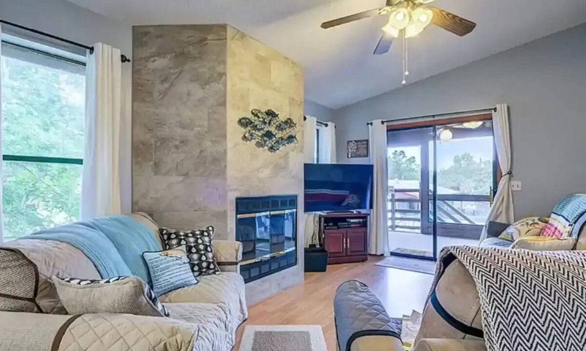 Homosassa House | Relaxing Escape-Charming 2-bedroom house in Homosassa on the water with WiFi