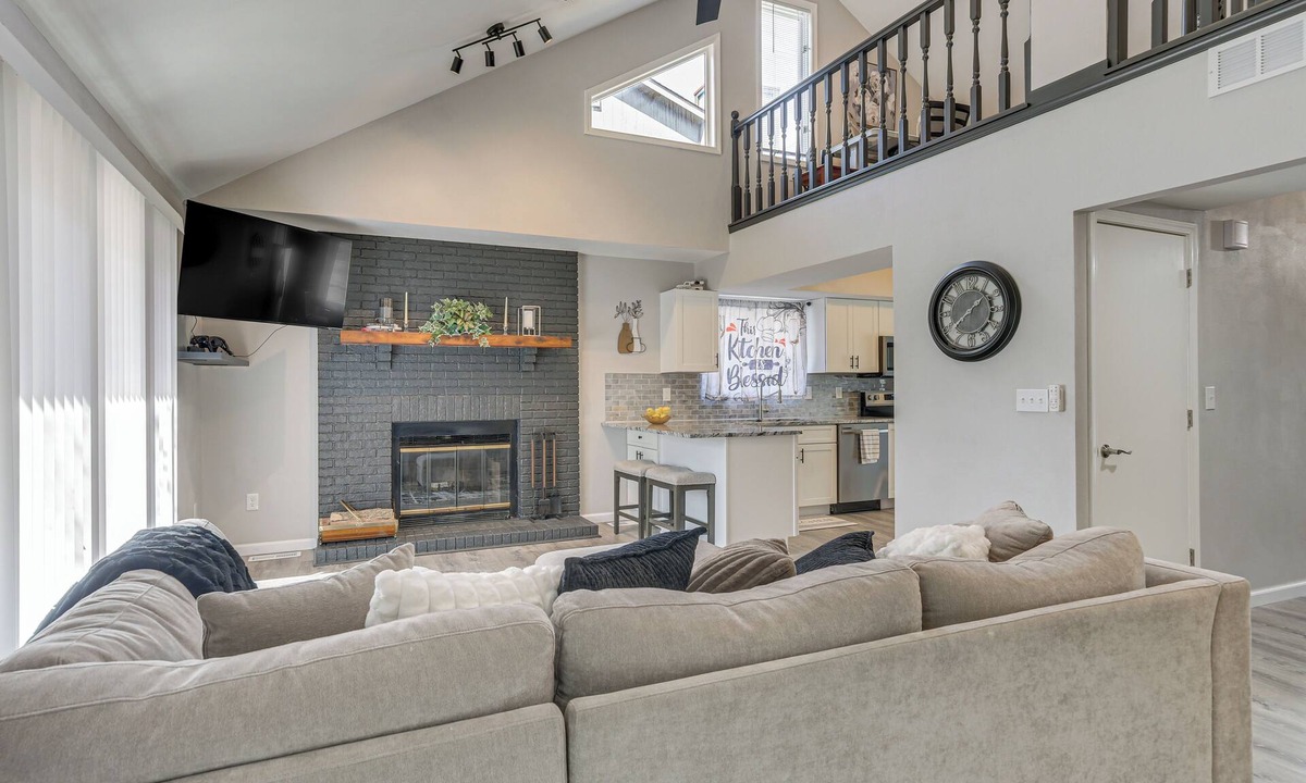 Belleville House | Renovated Townhome w/Garage, 12 Mi to St Louis