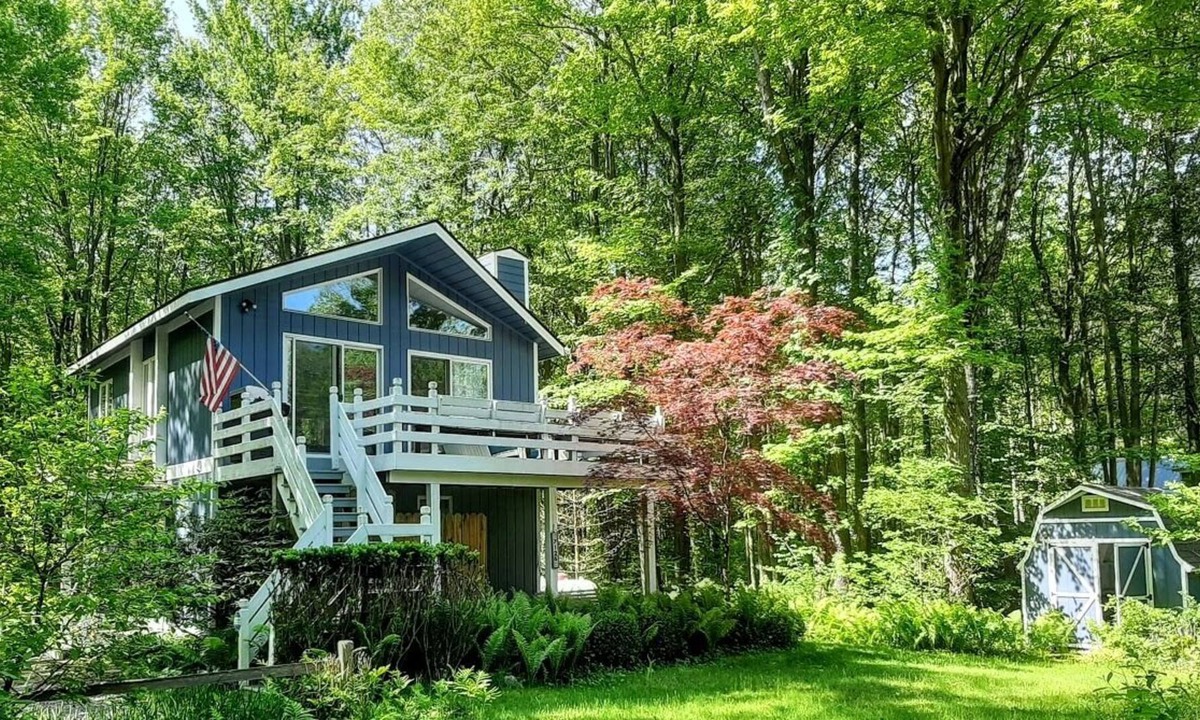 Fennville Cottage | "Ridgeway Beach House" Perfect for making forever family memories.