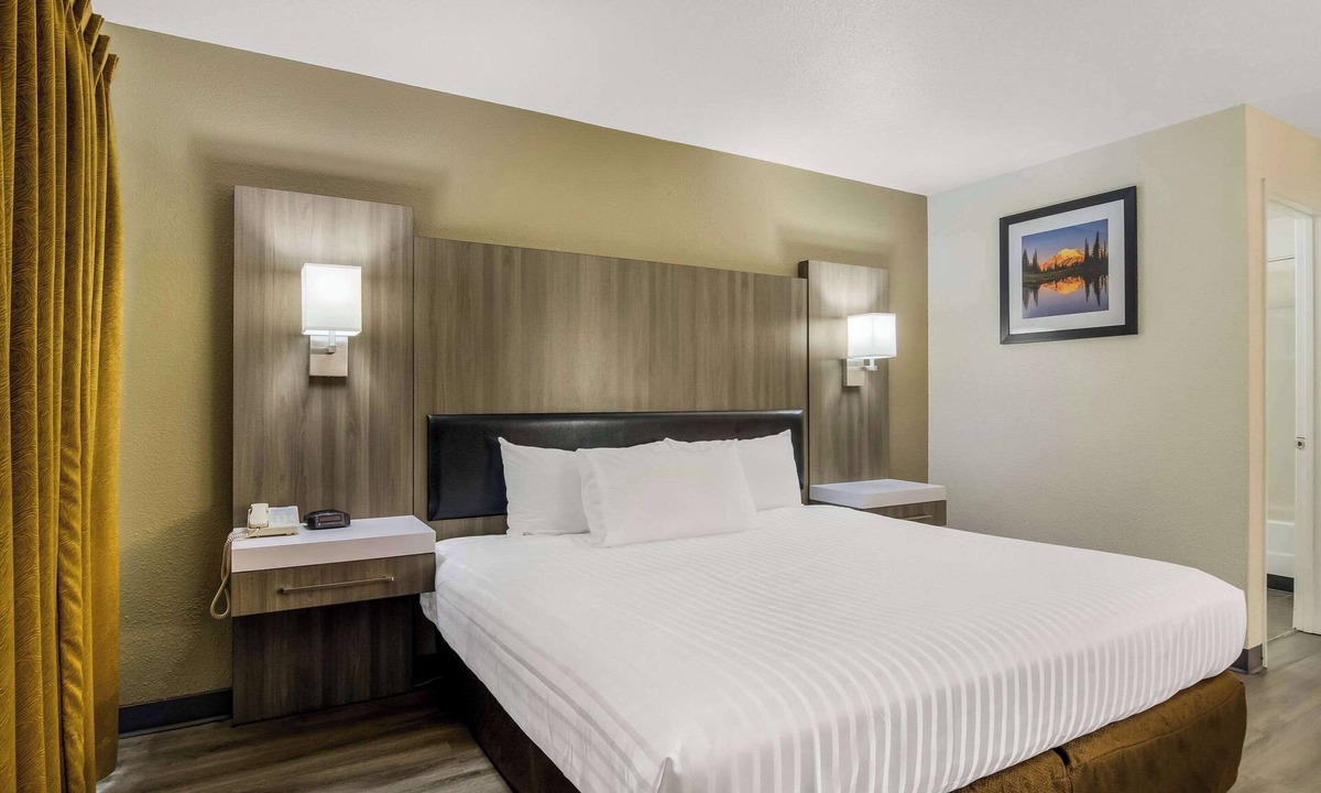 Enumclaw Hotel | Rodeway Inn Enumclaw Mount Rainier-Crystal Mountain Area