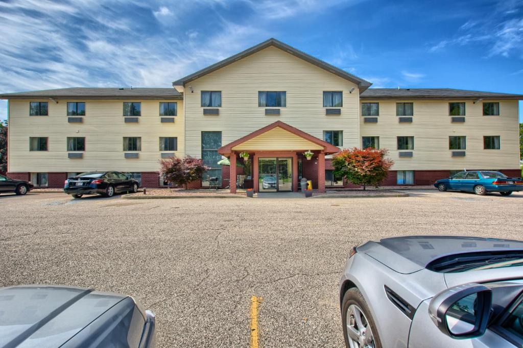 Whitehall Hotel | Rodeway Inn Whitehall