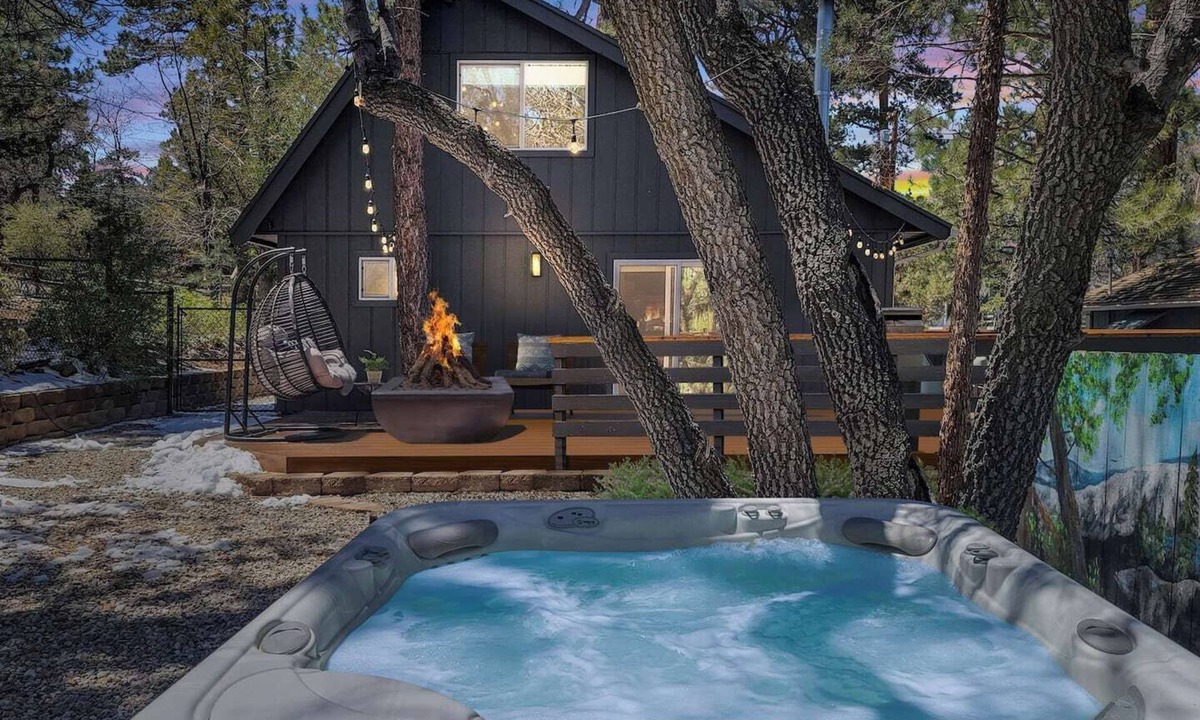 Sugarloaf Cabin | Romantic Secluded 1 Bedroom 1 Bath Getaway w/Hot Tub/Fire Pit/AC