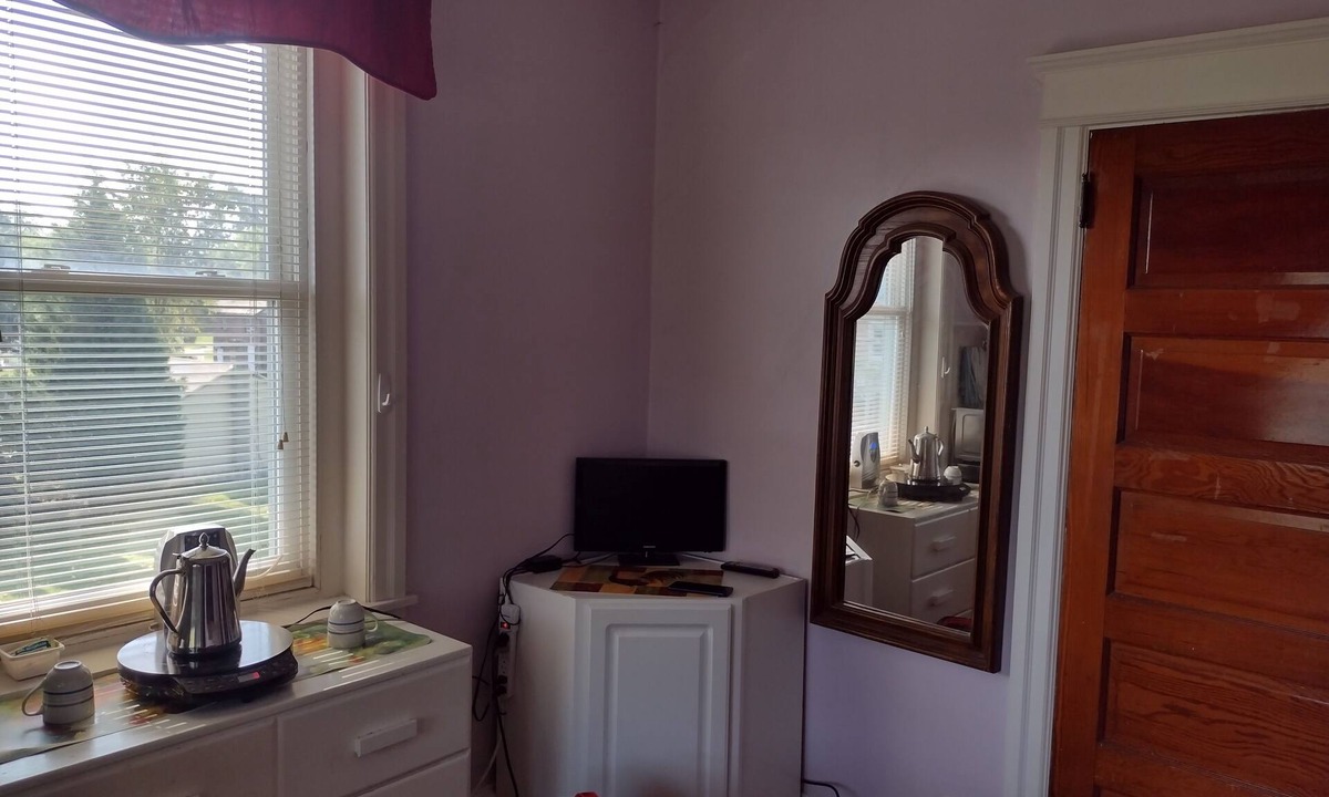 Oaks House | ROOM 2 PRIVATE BATH (FURNISHED)