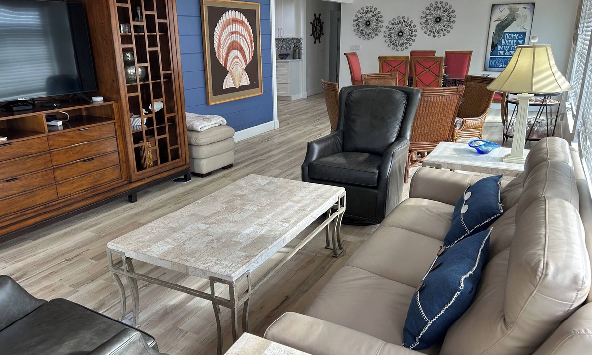 Sarasota Cottage | Roomy Cottage: 4bd3 ba; 2,000 sq ft; 100 ft to beach path; priv pool VR22-00058