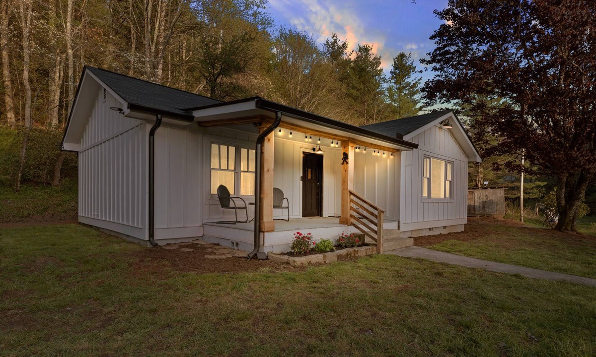 Scaly Mountain House | Scaly Mtn/Highlands Modern NC Farmhouse-6.5 AC 2 Creeks