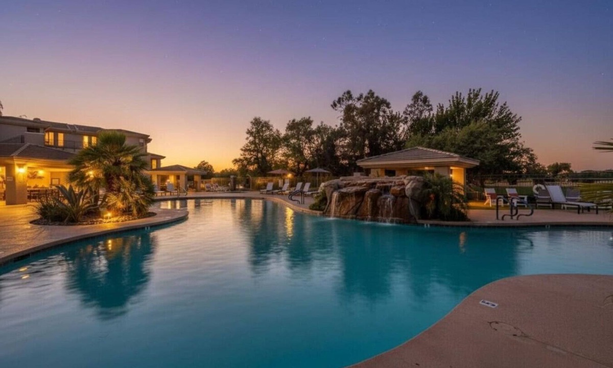 Kierland Apartment | Scottsdale Pad Steps to Kierland | Pool | Spa
