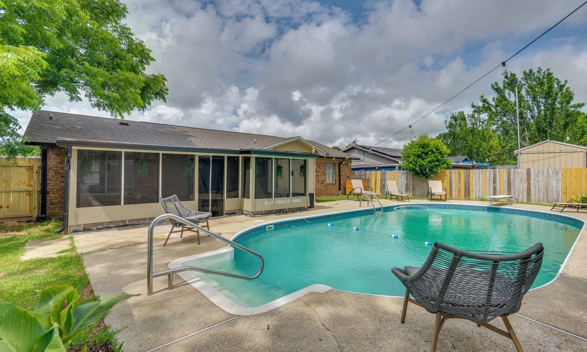 West Pensacola House | Screened Lanai! Pet-Friendly Haven in Pensacola