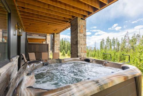 Pole Creek Preserve House | Skyview
