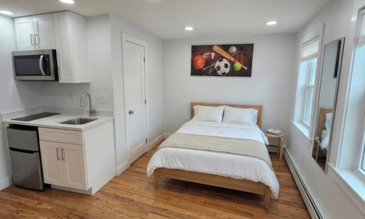 East New York Apartment | ~Small Studio - Close to JFK - Steps to Subways~