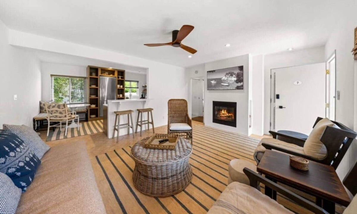 East Beach Condo | Soul & Sea #7 - East Beach Retreat