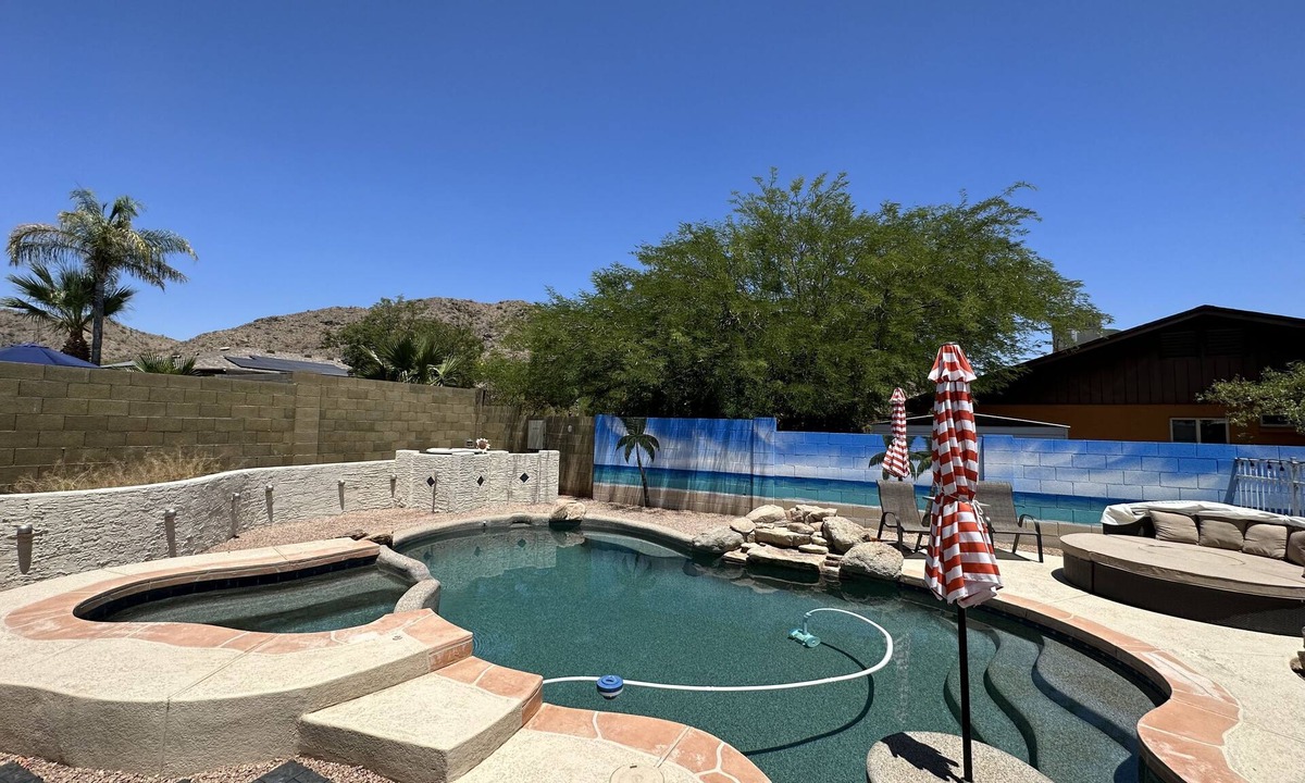 Desert Foothills Estates House | South Mountain FREE HEAT pool & Hot Tub Walk to Trails & Park